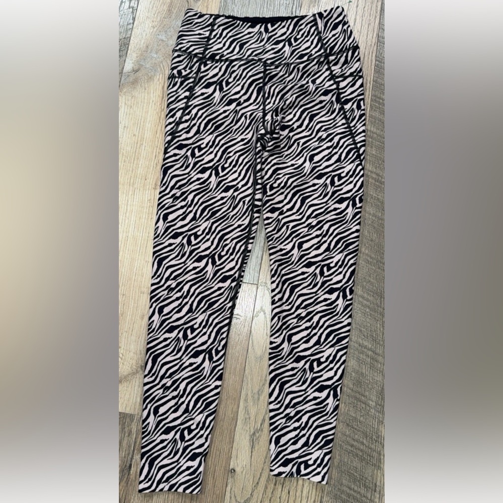 Victoria's Secret Black and White Zebra Print yoga pants small